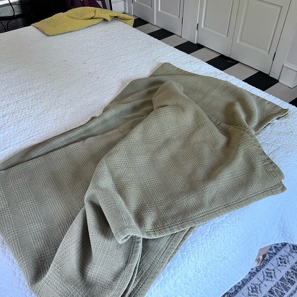 Calvin Klein Sage Green Throw - Picture 1 of 5